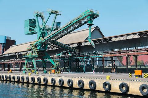 Dock Equipment Explained: Loading Systems, Warehouse Solutions, Material Handling Technologies and Industrial Applications