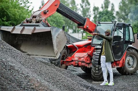 Asphalt Paver Machines Explained: Road Construction Technologies, Paving Systems and Infrastructure Applications