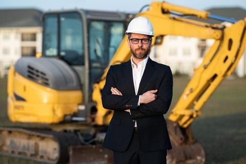 Heavy Equipment Dealers Explained: Equipment Categories, Global Manufacturers, Dealer Networks and Construction Applications