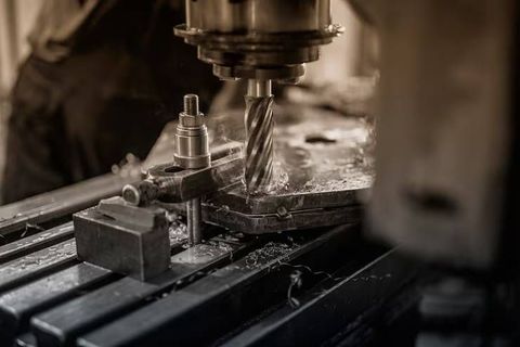 CNC Machines & Precision Explained: CNC Machining Technologies, Precision Manufacturing Processes, Machine Types and Industrial Applications