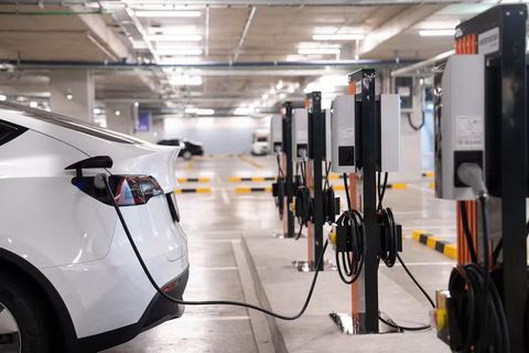 EV Fleet Guide to Electric Vehicles, Charging, and Fleet Management