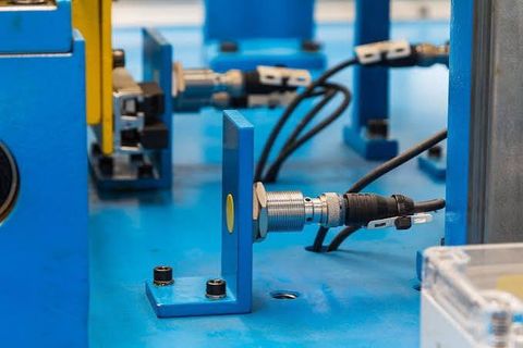 Industrial Proximity Sensor Guide to Detection Technology and Applications