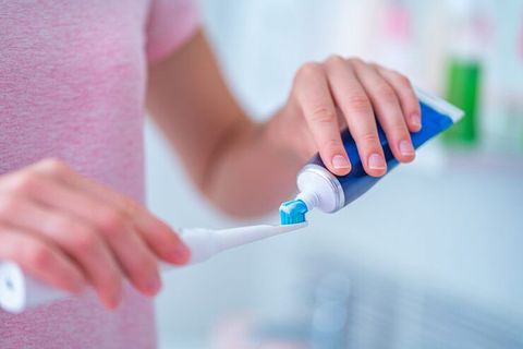 Sensodyne Toothpaste: Ingredients, Uses and Oral Health Guide