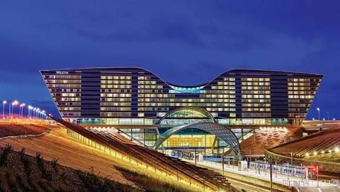 Airport Hotels: Booking, Amenities, Shuttle Services, and Stay Options