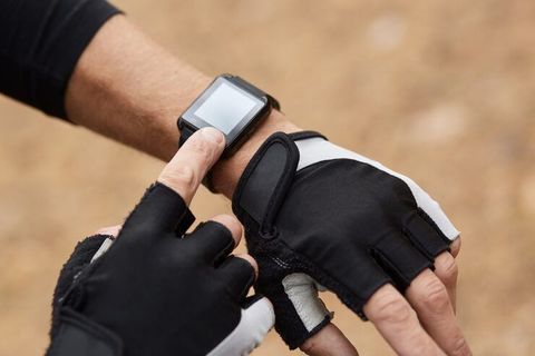 Running Gloves Guide: Insulation, Breathability, Grip, and Weather Protection