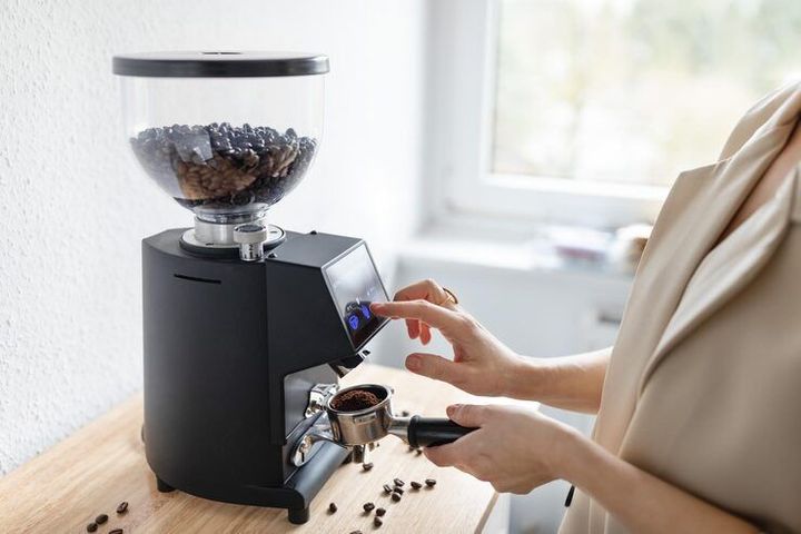 Coffee Grinding Machine Explained: Types, Working Principles, Features and Maintenance