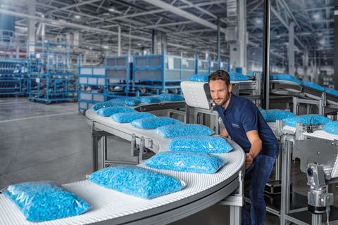 Conveyor Systems: Complete Guide to Industrial Material Handling Solutions