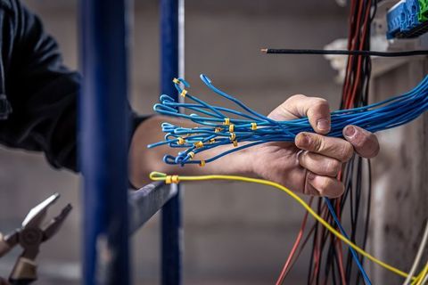 Guide to Cable Assembly Companies: Types, Capabilities, and Industry Uses
