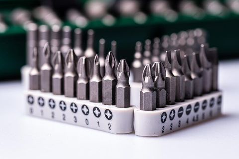 Pedicle Screw Manufacturing Explained: Materials & Spinal Implant Applications