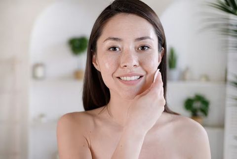 Anti-Aging Skincare Basics: Explore Skin Care Routines for a Healthy Appearance