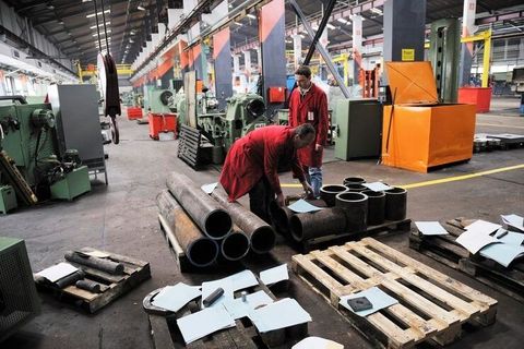 Industrial Raw Materials and Supplies Explained: Sourcing Solutions, Supply Chain Systems and Manufacturing Applications