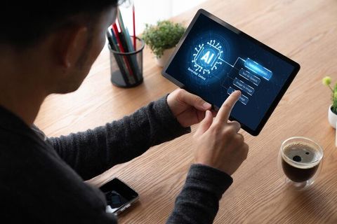 Learn AI App Builder Tools: How AI Simplifies App Design and Development