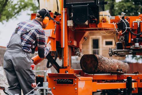 Blow Molding Machines: Basics, Types and Modern Trends Guide