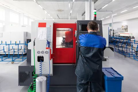 Hydraulic Press Machines: Uses, Types, Safety and Trends