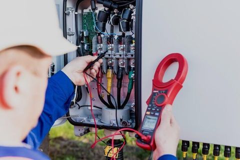 Smart Inverter Testing Equipment Guide: Testing Methods, Components, Features and Safety Requirements