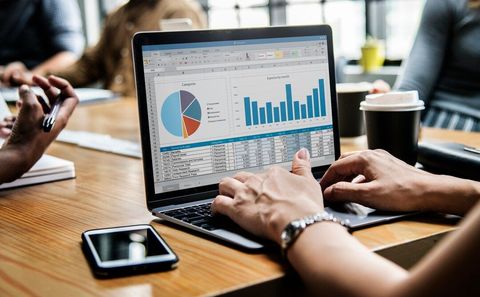 Guide to AI Analytics Tools for Retail & E-Commerce Businesses