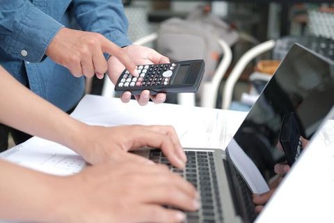 Verständnis des Bestellprozesses von Elektronik auf Rechnung