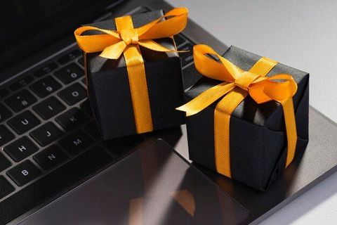 Corporate Gift Ideas Explained: Business Gift Types, Employee Appreciation, Client Gifting, Custom Merchandise and Corporate Gifting Trends