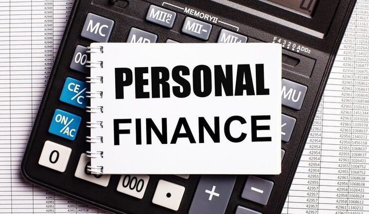 Consejos de finanzas personales: Presupuesto inteligente, fondos de emergencia, reducción de deudas y gestión del dinero.