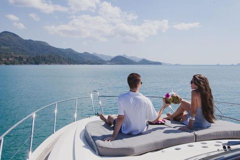 Yacht Resort Experiences Explained With Marine Leisure, Resort Amenities, and Travel Advice