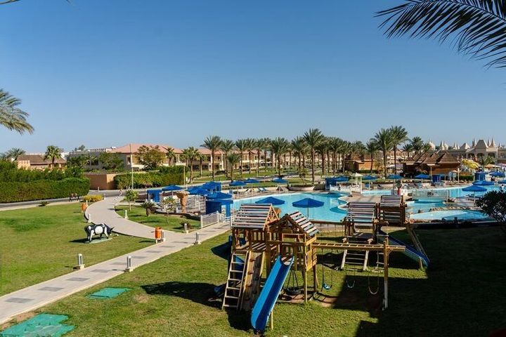 Explore Saudi Resorts: Travel Experiences, Resort Features, Activities, and Destination Details