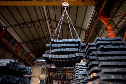 Industrial Bulk Material Handling Chutes Explained: Components and Applications