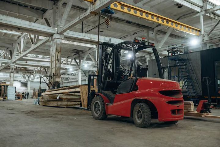Industrial Forklift Overview Covering Types, Components, and Industrial Applications