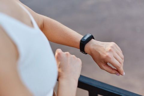 Explore Fitness Tracking Band: Features, Sensors, Benefits and Monitoring Insights