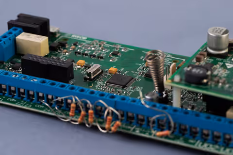 A Professional Guide to PLDs: Advanced Programmable Logic Technologies and Design Practices