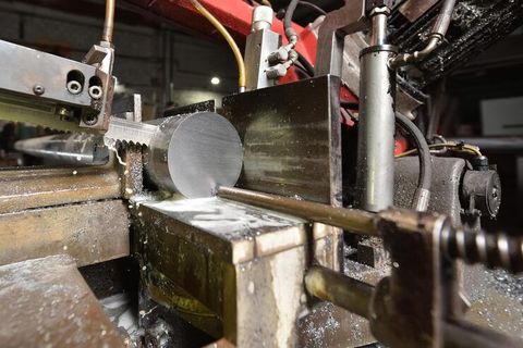 Metal Cutting Band Saws Insights: Discover Machine Functions and Material Handling