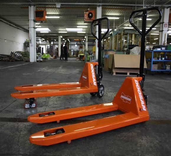 Pallet Jack Forklift Guide: Understanding Types, Features, and Everyday Uses