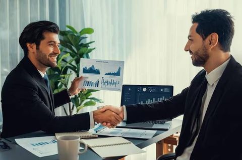Client Management Guide: Processes, Software, Relationship Building and Retention Strategies