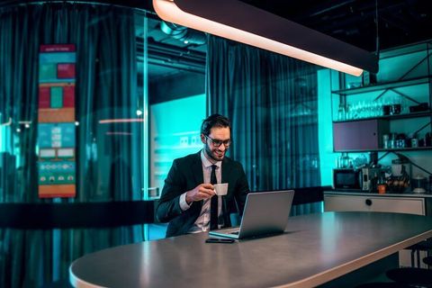 Premium Business Center Virtual Desk Guide to Workspace Features and Business Flexibility