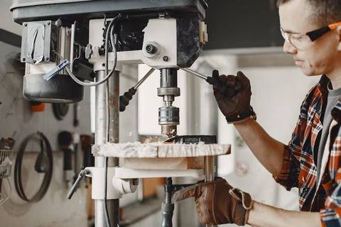 Automatic Screwdriving Machines Explained: Types, Technologies and Industrial Applications