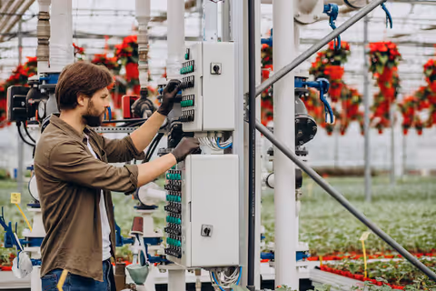 Industrial Power Supply: Types, Applications & Guide