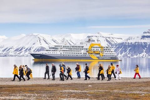Polar Tourism: Destinations, Experiences, Seasons & Planning
