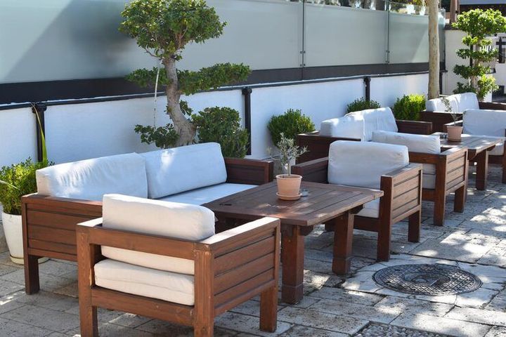 Best Outdoor Furniture Materials Compared for Every Climate