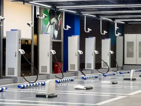 Electric Vehicle Charging Systems Overview: Fast Charging Facts & Tips