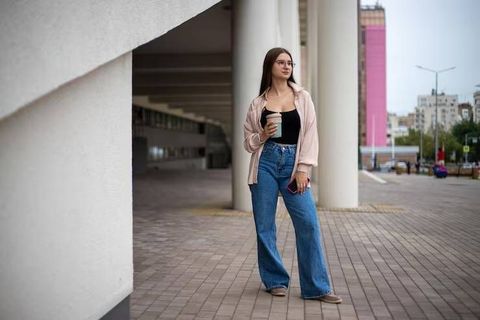 Women’s Jeans Style Explained: Fits, Types, Fabrics and Everyday Styling Ideas