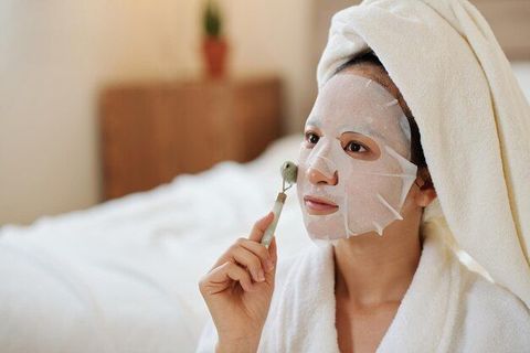빛나는 피부를 위한 스킨케어 개요: 클렌징, 수분 공급, 영양 공급 및 데일리 스킨케어