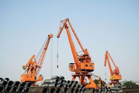 Lifting Equipment and Material Handling: Types, Uses, Benefits, and Safety Guide