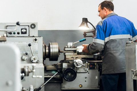 Industrial Lathe Machine Explained: Essential Facts About Lathe Operations