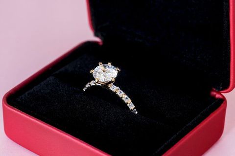 Lab Grown Diamond Ring Guide: Popular Styles, Settings & Quality Compared