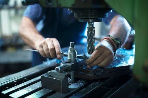 Tool Room Milling Machines Explained: Types, Components, Uses, Features and Key Considerations