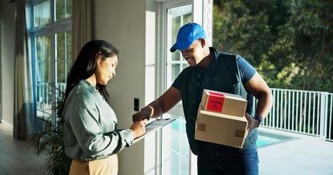 Courier Service Explore: Express Delivery, Standard Shipping, Tracking and Packaging Methods