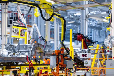 Industrial Production Machines Explained: Manufacturing Technologies, Automation Systems and Industrial Applications