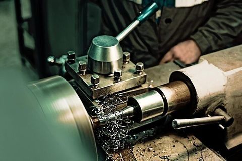 CNC Turning Machine Guide: Types, Operations, Tooling, and Manufacturing Uses