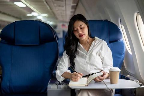 Long-Haul Flight Comfort Information With Sleep, Hydration, and Travel Planning Tips