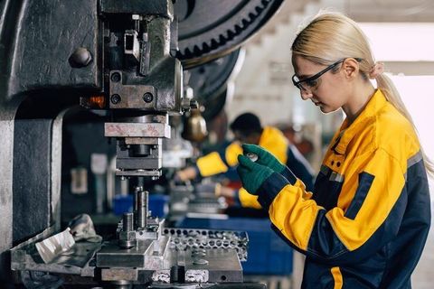 Metal Stamping Machinery Explore Key Equipment Features for Manufacturers
