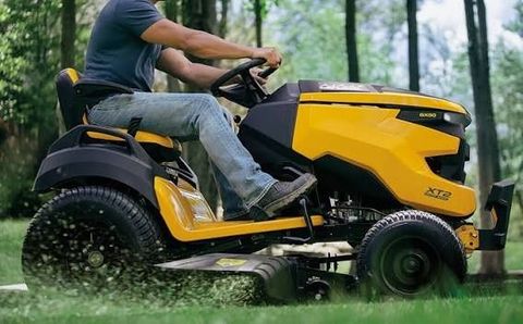 Lawn Tractors Guide: Learn About Features, Uses, and Maintenance
